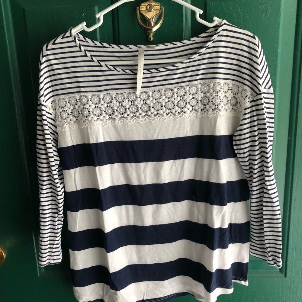 Navy blue and white top